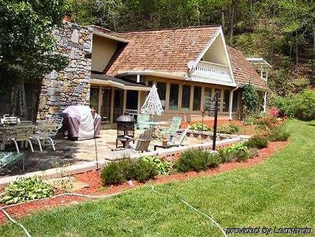 Rock Laurel Bed And Breakfast Candler Ngoại thất bức ảnh