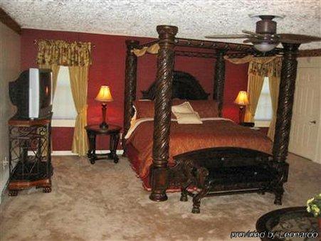 Rock Laurel Bed And Breakfast Candler Phòng bức ảnh